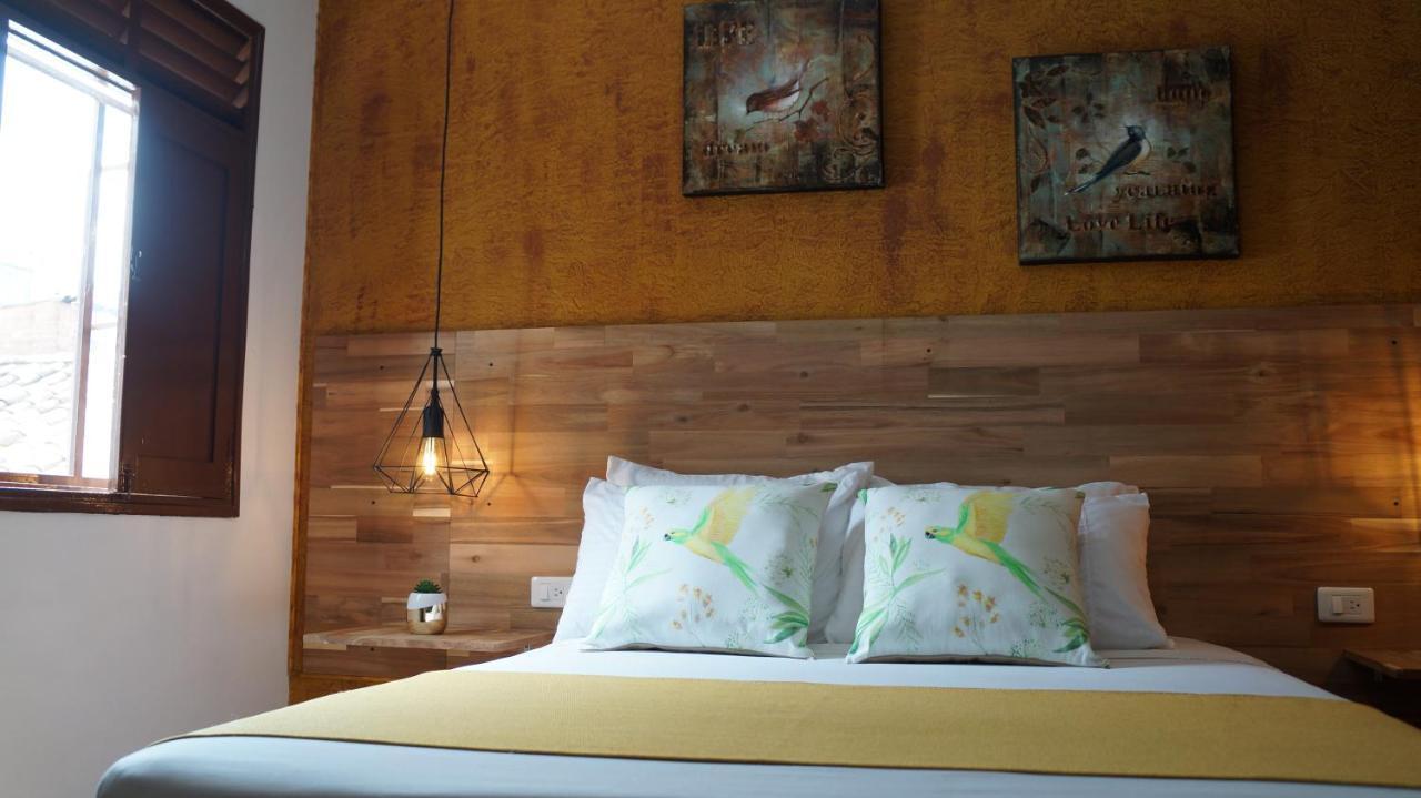 El Jardin De La 10 Hotel เมเดยิน ภายนอก รูปภาพ