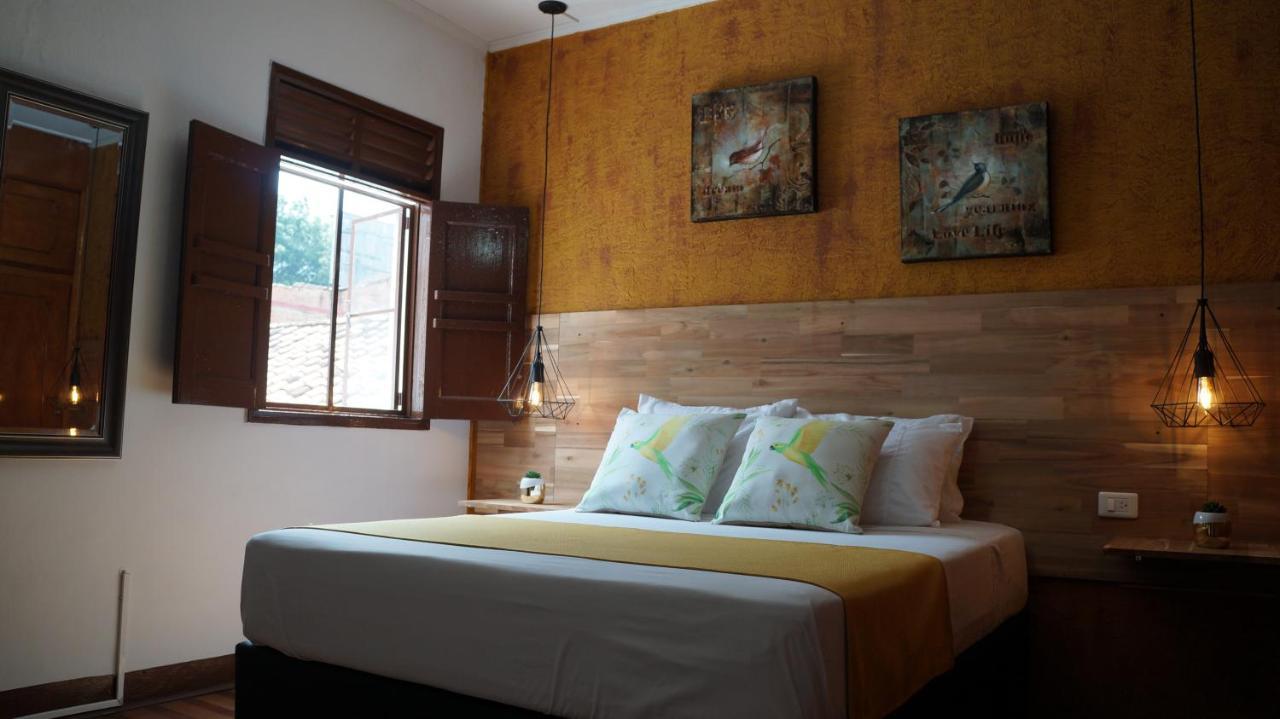 El Jardin De La 10 Hotel เมเดยิน ภายนอก รูปภาพ