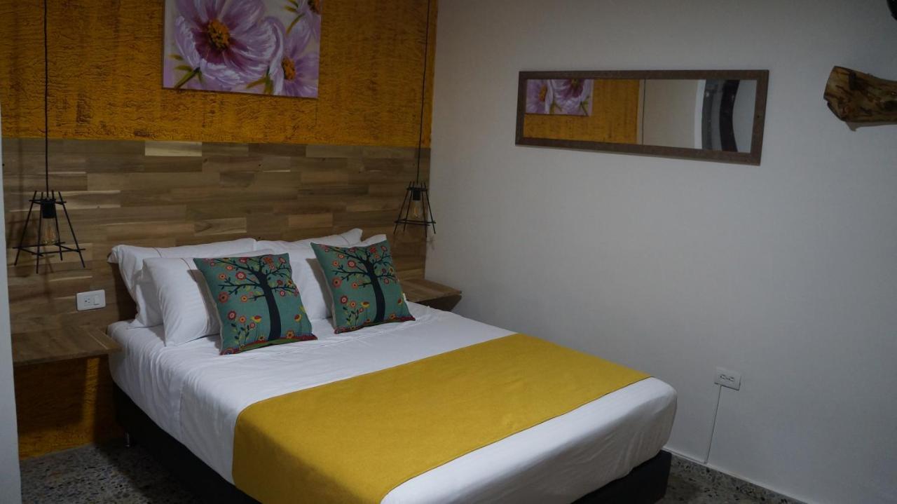 El Jardin De La 10 Hotel เมเดยิน ภายนอก รูปภาพ